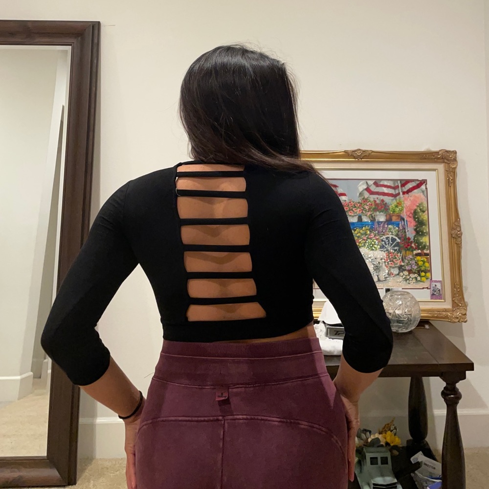 FOREVER 21 - Crop top / size: S / open back / black
